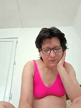 Vera Elle online show from May 21, 2026, 6:42 am