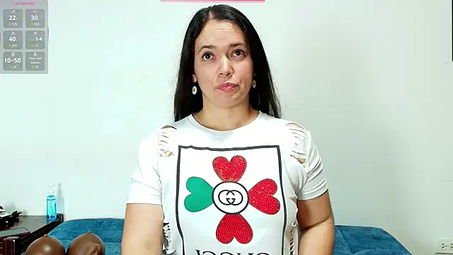 Snapshot of loreen_grey chatting on February 4, 2026, 8:03 pm loreen grey online show from February 4, 2026, 8:03 pm