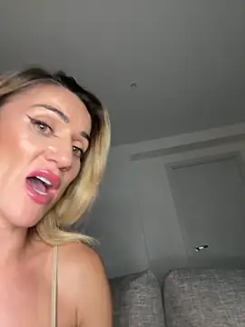 CamyBlossom online show from October 15, 2025, 4:51 pm