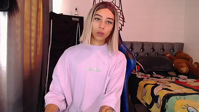 Snapshot of Sweet-Cris chatting on October 2, 2025, 2:13 pm Sweet-Cris online show from October 2, 2025, 2:13 pm