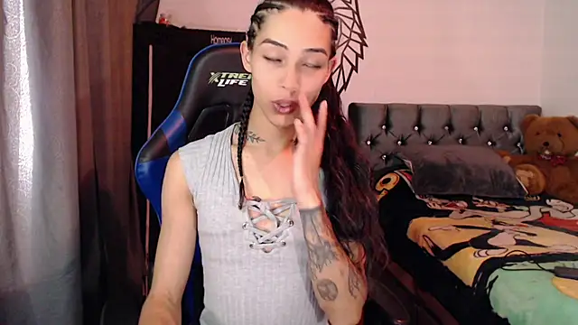 Snapshot of Sweet-Cris chatting on October 9, 2025, 6:28 pm Sweet-Cris online show from October 9, 2025, 6:28 pm