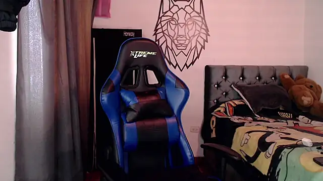 Snapshot of Sweet-Cris chatting on October 15, 2025, 2:28 pm Sweet-Cris online show from October 15, 2025, 2:28 pm