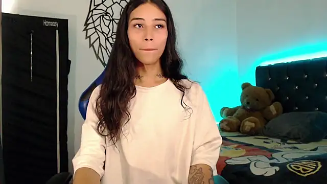 Snapshot of Sweet-Cris chatting on November 6, 2025, 5:25 pm Sweet-Cris online show from November 6, 2025, 5:25 pm