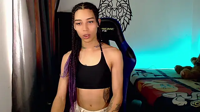 Snapshot of Sweet-Cris chatting on November 14, 2025, 3:00 pm Sweet-Cris online show from November 14, 2025, 3:00 pm