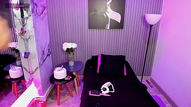 Snapshot of CloeyMiller chatting on November 3, 2025, 4:19 pm CloeyMiller online show from November 3, 2025, 4:19 pm