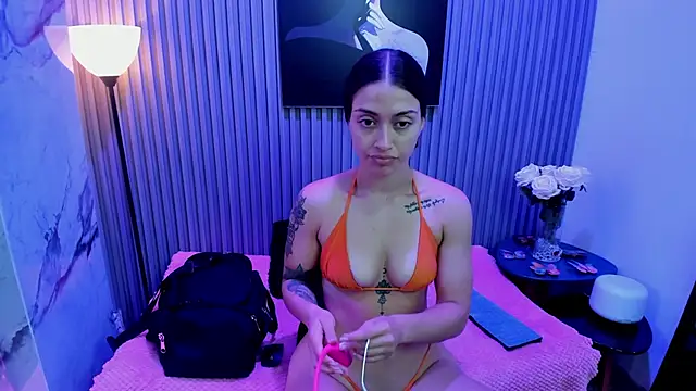 Snapshot of CloeyMiller chatting on November 5, 2025, 2:39 pm CloeyMiller online show from November 5, 2025, 2:39 pm