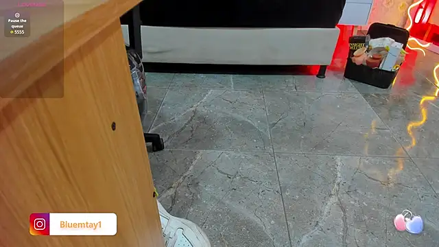 BLUE TAY1 online show from October 18, 2025, 11:55 am