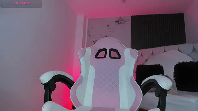 Snapshot of chloesagee chatting on September 27, 2025, 11:43 pm chloesagee online show from September 27, 2025, 11:43 pm