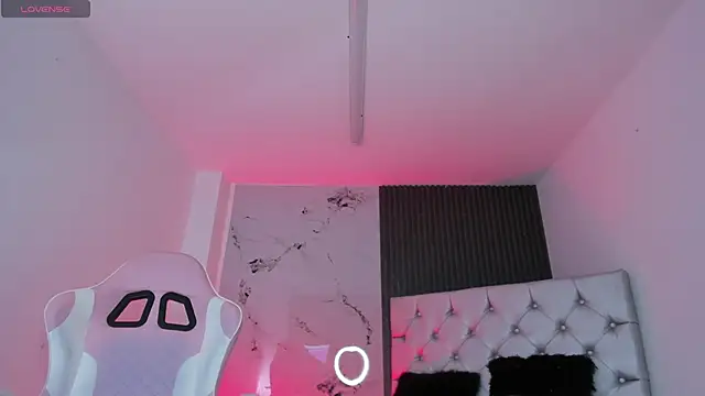 Snapshot of chloesagee chatting on October 30, 2025, 11:27 pm chloesagee online show from October 30, 2025, 11:27 pm