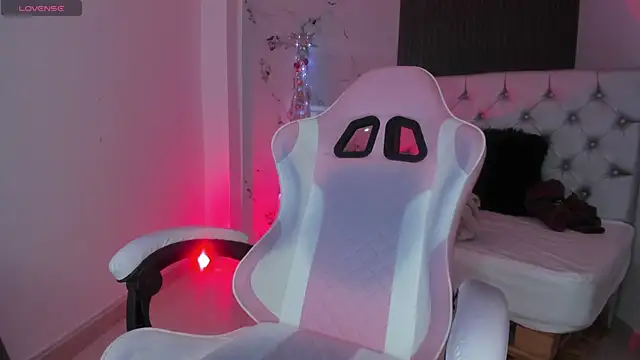 chloesagee online show from December 15, 2025, 11:09 pm