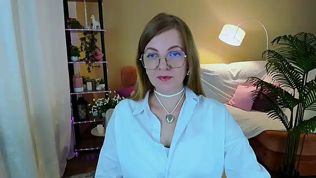 Snapshot of YourUniverser chatting on October 3, 2025, 10:12 am YourUniverser online show from October 3, 2025, 10:12 am