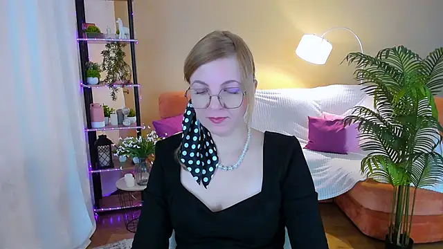 Snapshot of YourUniverser chatting on October 8, 2025, 4:21 am YourUniverser online show from October 8, 2025, 4:21 am