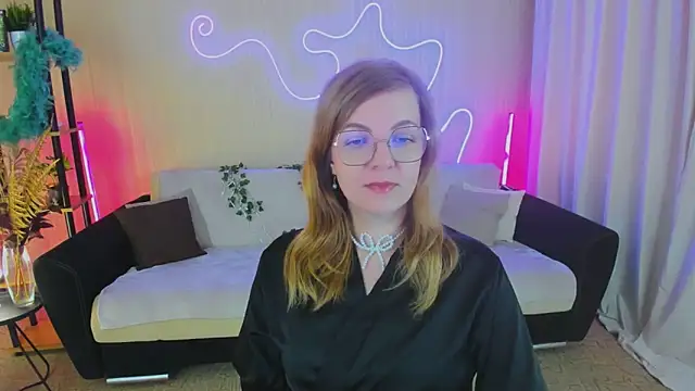 Snapshot of YourUniverser chatting on October 10, 2025, 11:09 am YourUniverser online show from October 10, 2025, 11:09 am