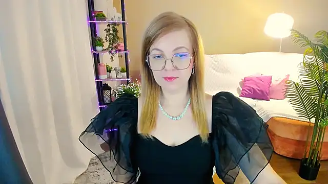 Snapshot of YourUniverser chatting on October 20, 2025, 4:13 am YourUniverser online show from October 20, 2025, 4:13 am