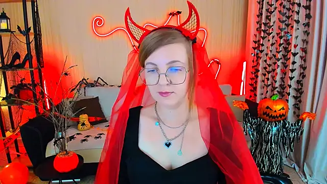 Snapshot of YourUniverser chatting on October 28, 2025, 4:16 am YourUniverser online show from October 28, 2025, 4:16 am