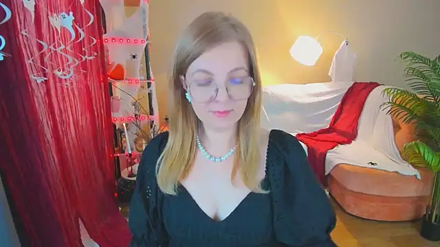 Snapshot of YourUniverser chatting on November 2, 2025, 9:55 am YourUniverser online show from November 2, 2025, 9:55 am