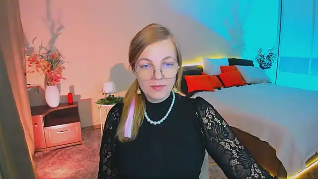 Snapshot of YourUniverser chatting on November 4, 2025, 9:41 am YourUniverser online show from November 4, 2025, 9:41 am