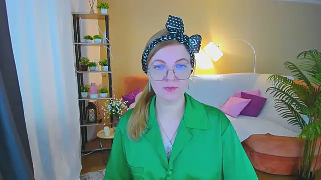 Snapshot of YourUniverser chatting on November 11, 2025, 9:20 am YourUniverser online show from November 11, 2025, 9:20 am