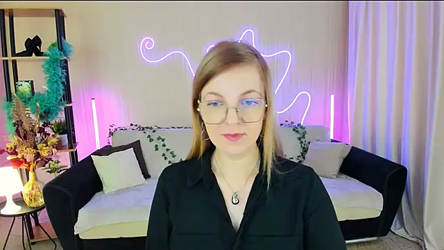 Snapshot of YourUniverser chatting on November 14, 2025, 9:19 am YourUniverser online show from November 14, 2025, 9:19 am