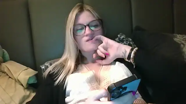 Lesamantssexy online show from April 4, 2026, 8:50 pm