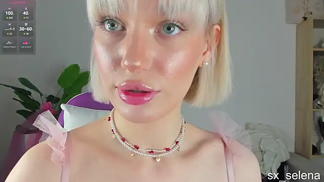 Ice Strawberry online show from March 27, 2026, 3:12 am