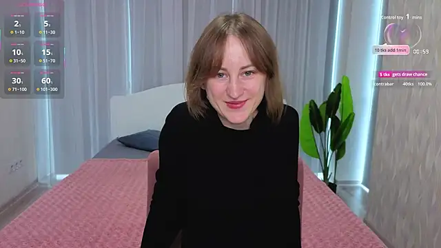 LuluChiiii online show from October 13, 2025, 9:42 am