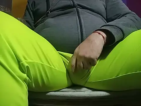 Snapshot of BabyBearMilk chatting on November 8, 2025, 5:29 am BabyBearMilk online show from November 8, 2025, 5:29 am