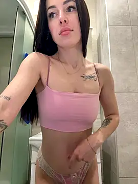 SakuraSara online show from December 17, 2025, 4:07 am