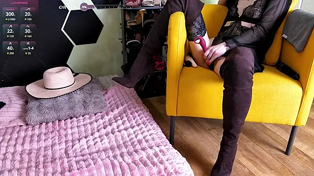 sexy-school online show from April 6, 2026, 12:39 pm