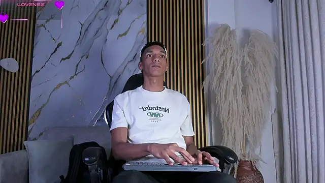 JulienSaint online show from April 5, 2026, 12:13 pm