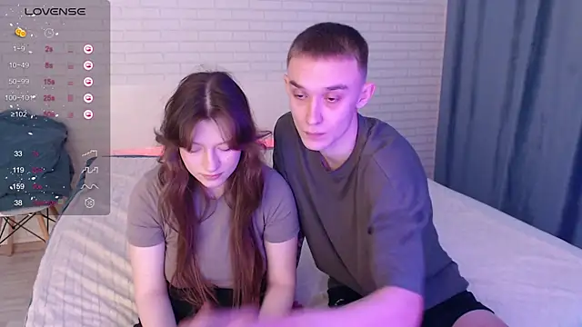 Blushing couple online show from September 19, 2025, 9:32 am