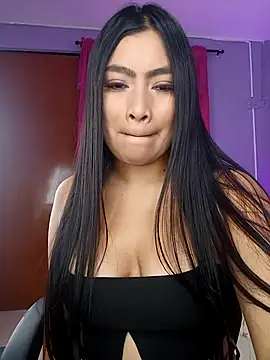 Snapshot of LunaaRosse chatting on October 25, 2025, 2:19 am LunaaRosse online show from October 25, 2025, 2:19 am