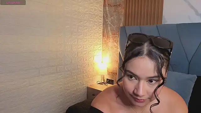 nathalia koch  online show from April 4, 2026, 9:01 pm