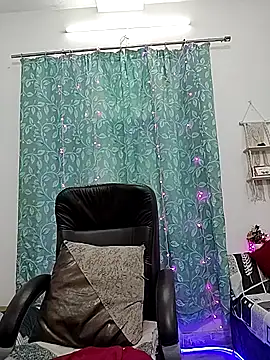 Snapshot of SEEMA_127 chatting on February 11, 2026, 5:01 am SEEMA 127 online show from February 11, 2026, 5:01 am