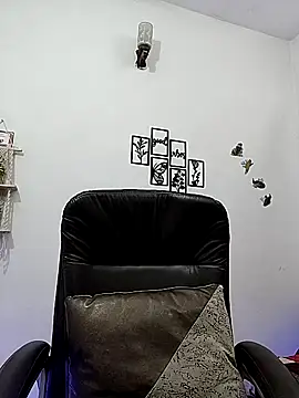 Snapshot of SEEMA_127 chatting on February 19, 2026, 7:59 am SEEMA 127 online show from February 19, 2026, 7:59 am