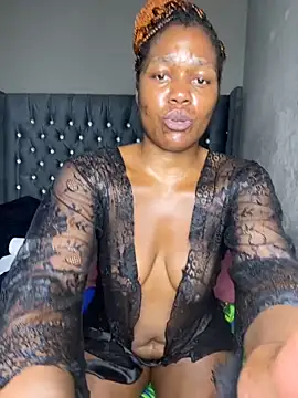 Snapshot of Kikie23 chatting on November 24, 2025, 12:10 am Kikie23 online show from November 24, 2025, 12:10 am