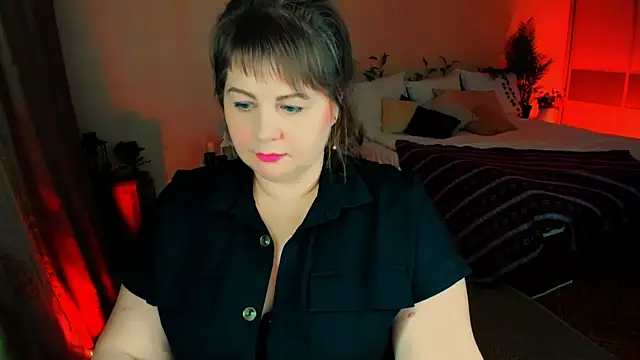 Snapshot of CrystaalStaar chatting on February 9, 2026, 8:57 pm CrystaalStaar online show from February 9, 2026, 8:57 pm