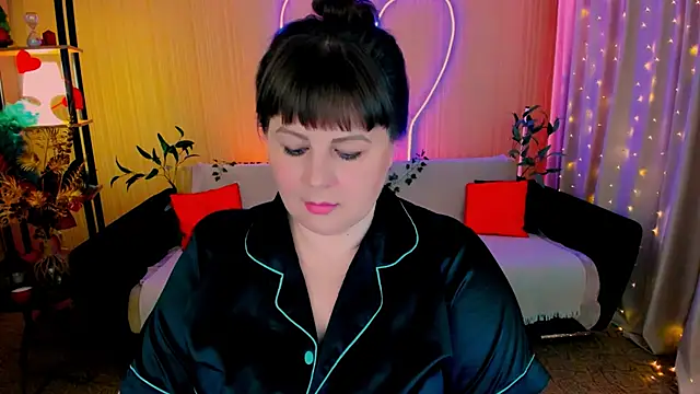 CrystaalStaar online show from April 10, 2026, 7:40 pm