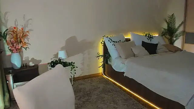 Snapshot of YourLovellyStory chatting on October 22, 2025, 9:20 am YourLovellyStory online show from October 22, 2025, 9:20 am