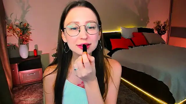 Snapshot of YourLovellyStory chatting on November 4, 2025, 4:28 pm YourLovellyStory online show from November 4, 2025, 4:28 pm