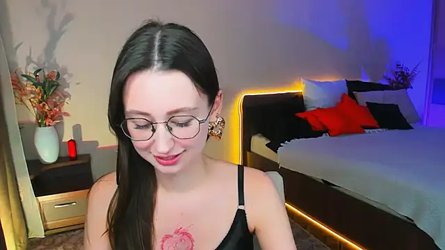 Snapshot of YourLovellyStory chatting on November 6, 2025, 7:26 pm YourLovellyStory online show from November 6, 2025, 7:26 pm