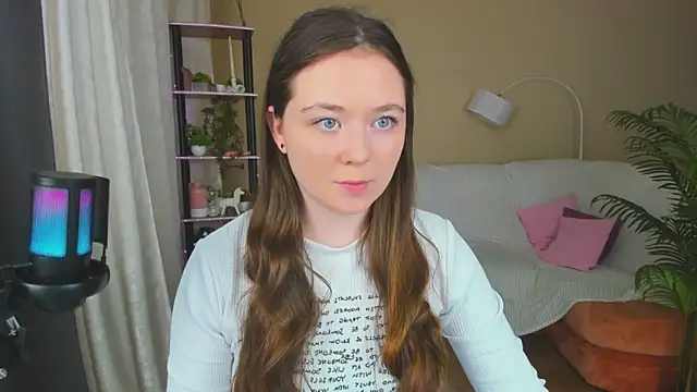 AlluringLookk online show from September 19, 2025, 11:22 am