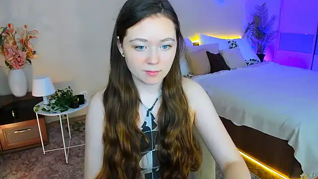 AlluringLookk online show from October 5, 2025, 11:30 am