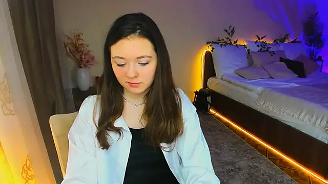 AlluringLookk online show from November 8, 2025, 9:09 am