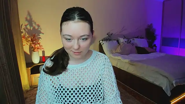 AlluringLookk online show from November 12, 2025, 4:51 pm