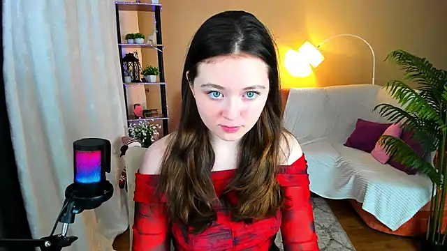 AlluringLookk online show from November 21, 2025, 4:16 pm