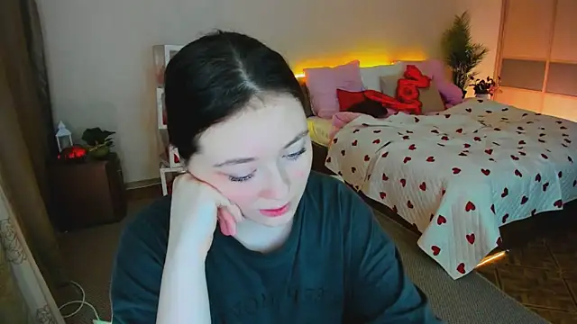 AlluringLookk online show from February 15, 2026, 8:35 am