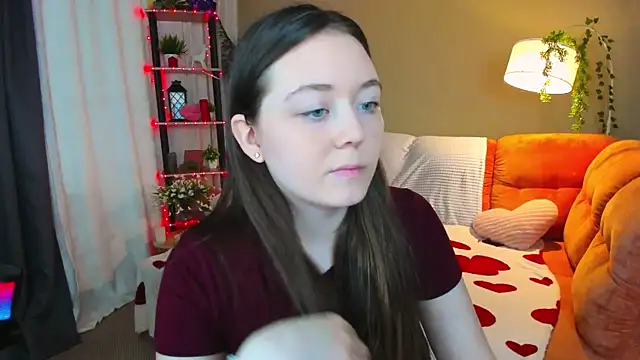 AlluringLookk online show from April 5, 2026, 11:18 am