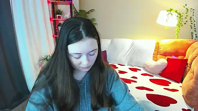 AlluringLookk online show from April 14, 2026, 4:35 pm