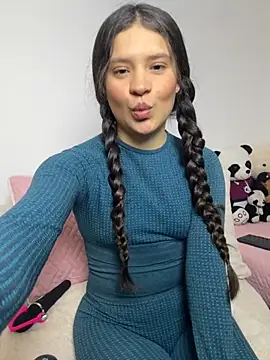 Emilyybennet  online show from October 17, 2025, 10:34 pm